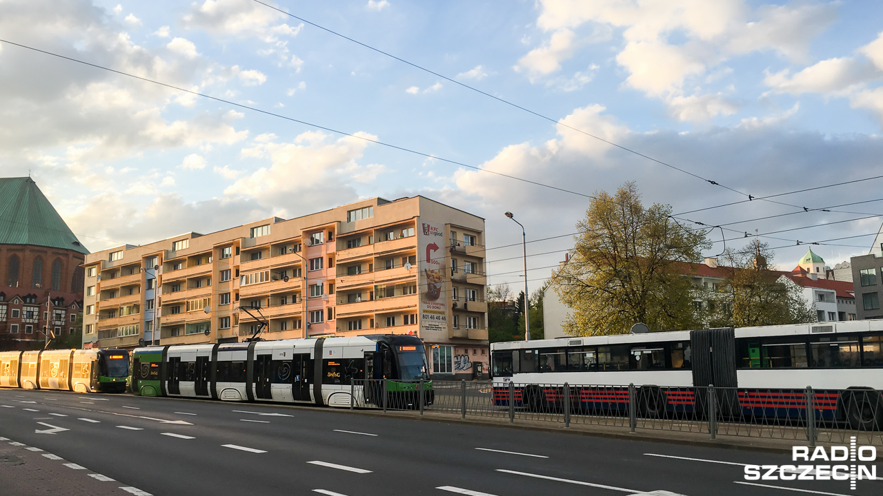 Spółka ZUE S.A. z Krakowa przebuduje węzły Plac Szarych Szeregów i Wyszyńskiego. Tramwaje Szczecińskie rozstrzygnęły właśnie przetarg w tej sprawie. Przedmiotem zamówienia jest wykonanie robót budowlanych związanych z torowiskiem, siecią trakcyjną i infrastrukturą drogową.