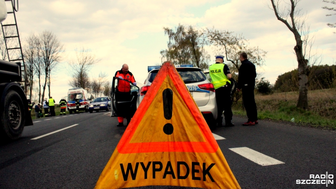 Motocykl zderzył się z samochodem osobowym na drodze wojewódzkiej nr 151, między Węgorzynem a Łobzem. Do wypadku doszło we wtorek przed godz. 16.