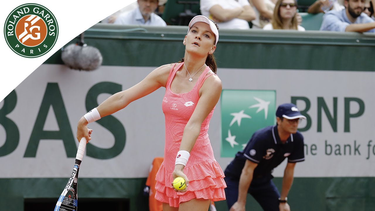 Agnieszka Radwańska odpadła z wielkoszlemowego turnieju tenisowego Rolanda Garrosa w Paryżu. Isia w 18 finału przegrała z Bułgarką Cwetaną Pironkovą 6:2, 3:6, 3:6.