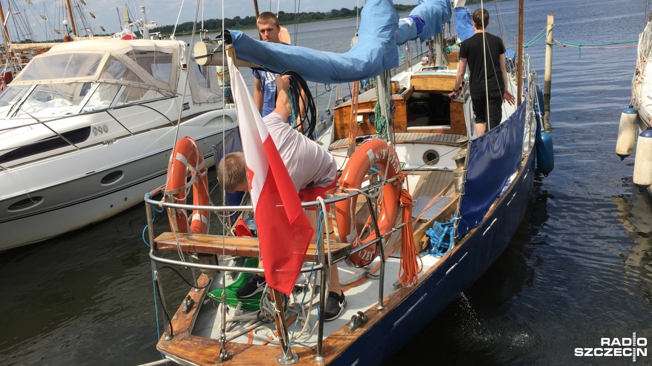 Prawdopodobnie przestanie istnieć Camping Marina przy ulicy Przestrzennej. Po ćwierćwieczu zarządzania jego dzierżawcy nie mogą się porozumieć z właścicielem czyli Polskim Towarzystwem Turystyczno-Krajoznawczym. W tle są pieniądze: przynajmniej 10 mln zł jakie Andrzej i Aleksandra Kocewicz zainwestowali w zrujnowany, a teraz najwyższej klasy, camping. Miejsce jest cenione przez turystów, a przystań powszechnie chwalona przez żeglarzy ze Szczecina.