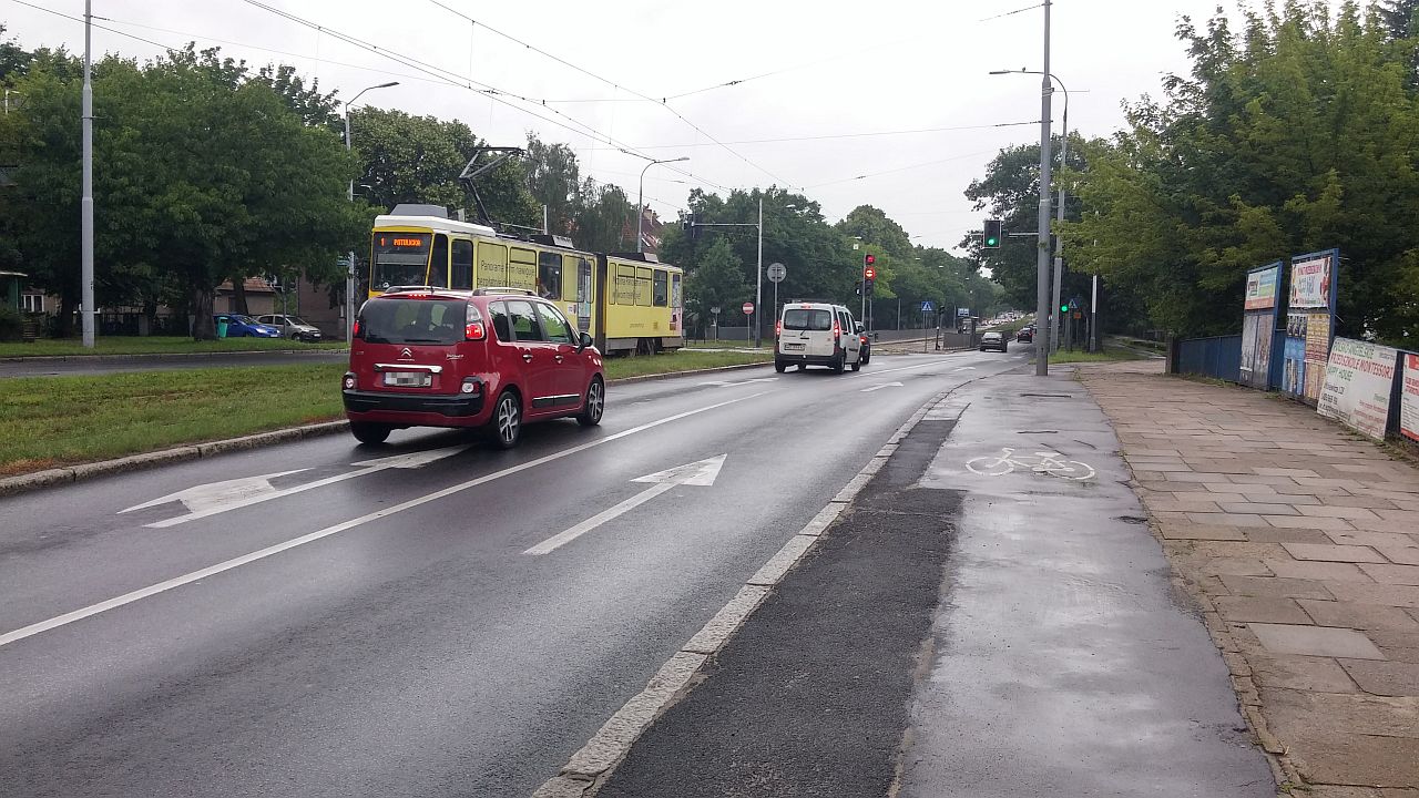 Wypadek wydarzył się na wysokości skrzyżowania z ulicą Traugutta w Szczecinie.