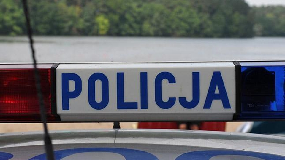 Służby otrzymały informację o odnalezieniu zwłok od przechodnia.