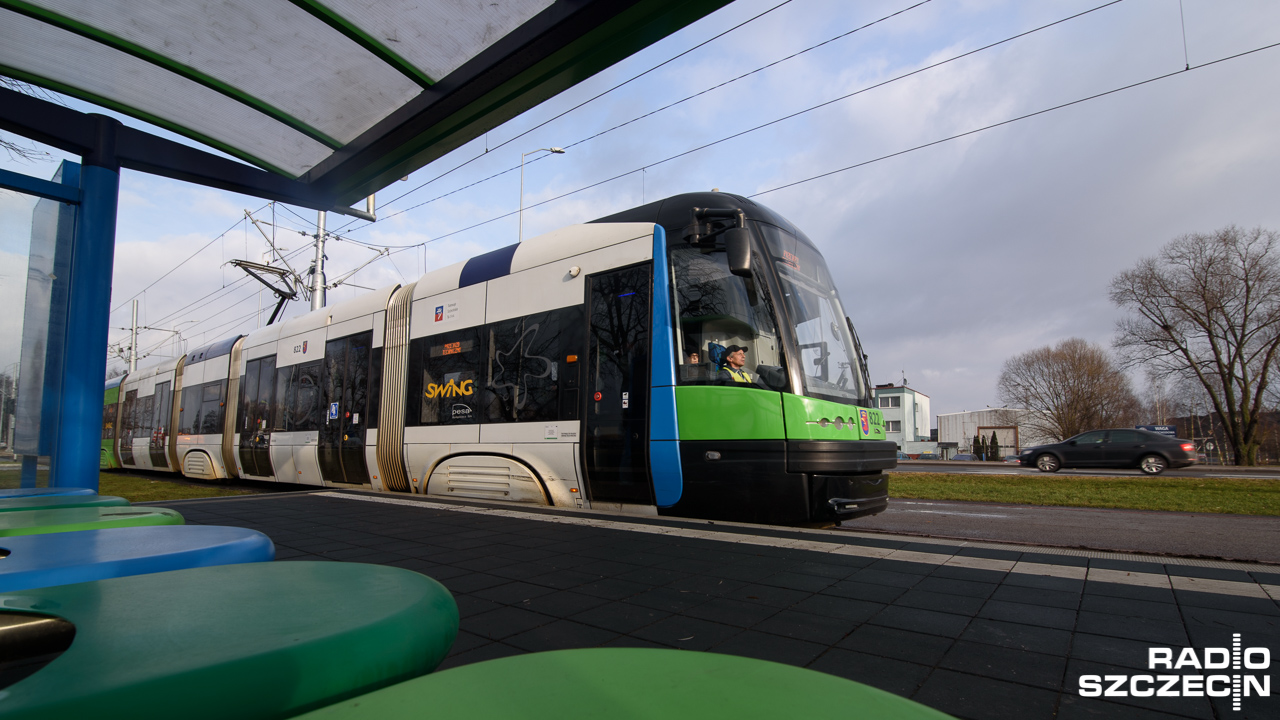 Czy komunikacja na linii szybkiego tramwaju przebiega poprawnie