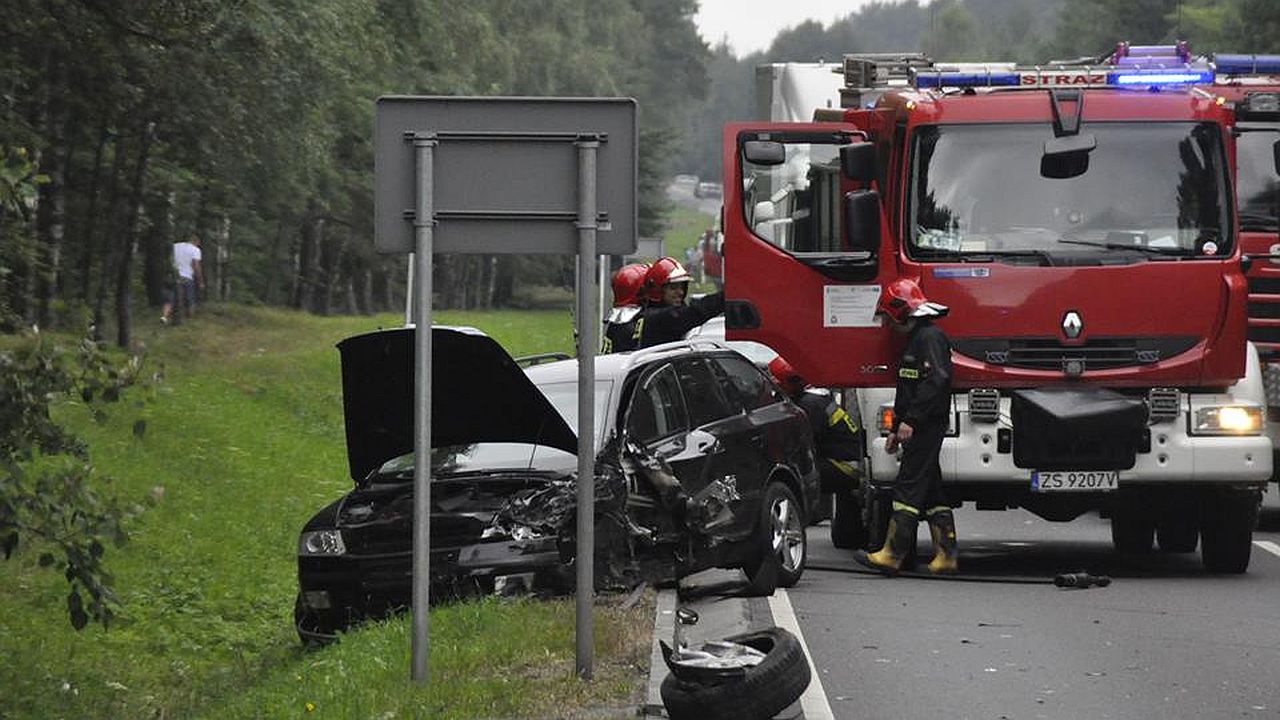 Dwie osoby nie żyją, 24 zostało rannych. To wstępny bilans niebezpiecznych zdarzeń na zachodniopomorskich drogach podczas ostatniego weekendu.