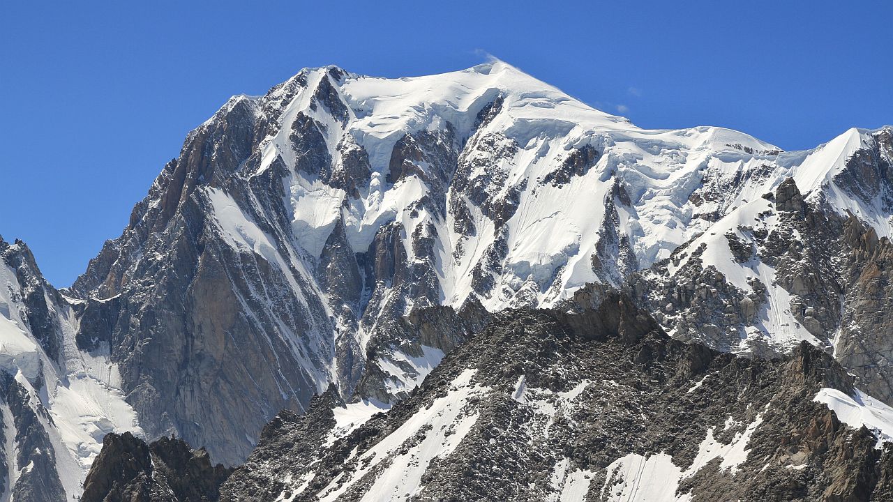 Najwyższy szczyt Europy Mont Blanc zmniejszył się o ponad dwa metry. Położona we francuskich Alpach góra skurczyła się o przeszło dwa metry w ciągu ostatnich dwóch lat.