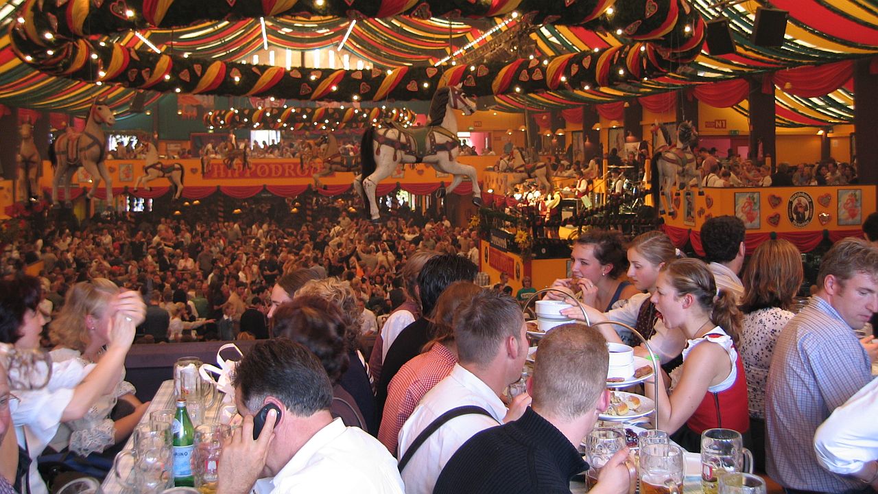 Tegoroczne dożynki chmielne czyli tradycyjny Oktoberfest w Niemczech odwołany. Władze Bawarii odwołują największy festyn ludowy w Monachium z powodu pandemii koronawirusa.
