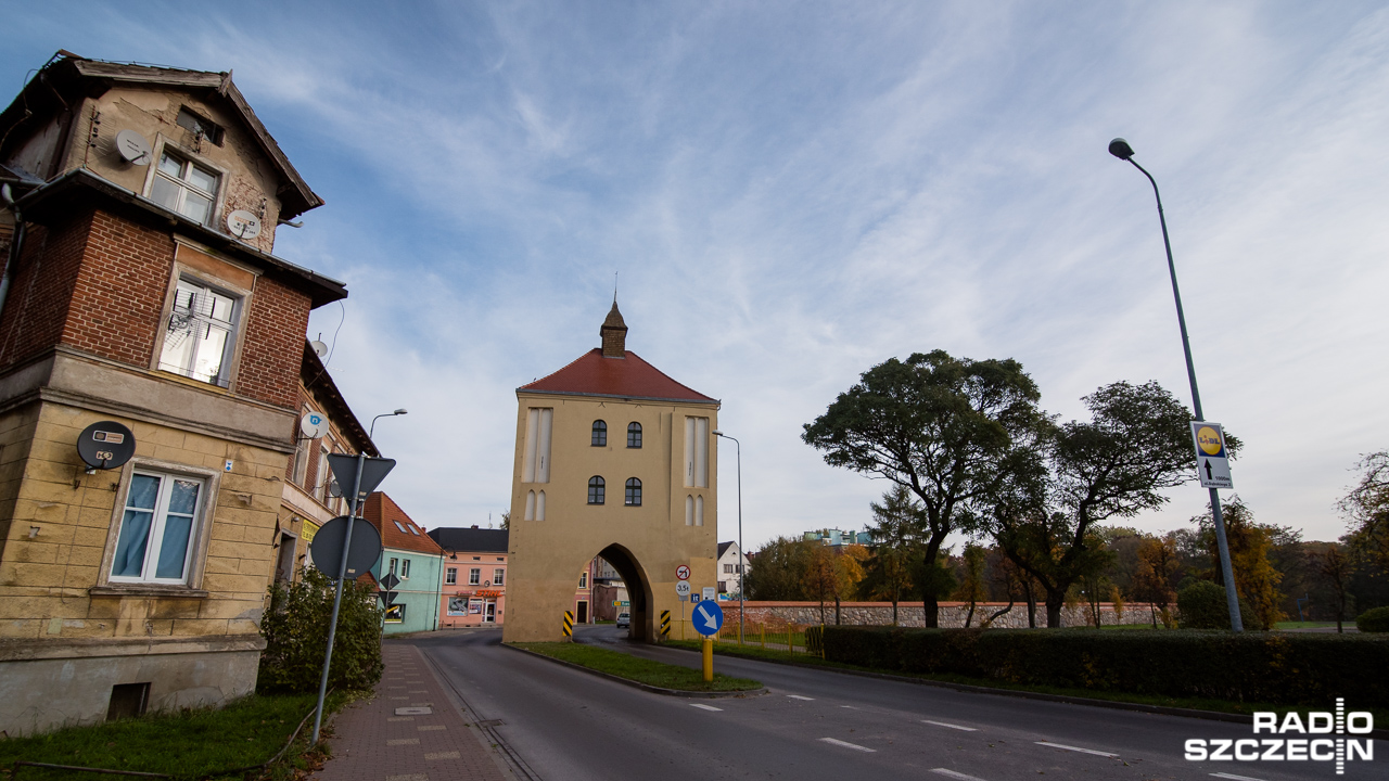 Trwa spór pomiędzy radnym, a starostą z Gryfic we wtorek rozpocząć się miał proces przeciwko Grzegorzowi Burczy w procesie wytoczonym z powództwa starosty Kazimierza Sacia. Starosta pozwał rajcę za nazwanie go patologicznym oszustem.