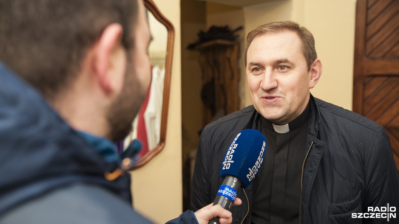 Ks. Maciej Szmuc, dyrektor Caritas Archidiecezji Szczecińsko-Kamieńskiej. Fot. Olaf Nowicki [Radio Szczecin/Archiwum]