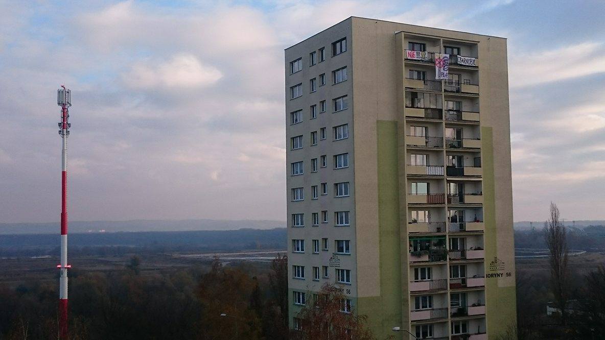 Budowa masztu telefonii komórkowej na Pomorzanach prowadzona jest zgodnie z procedurami - informuje szczeciński Urząd Miasta.