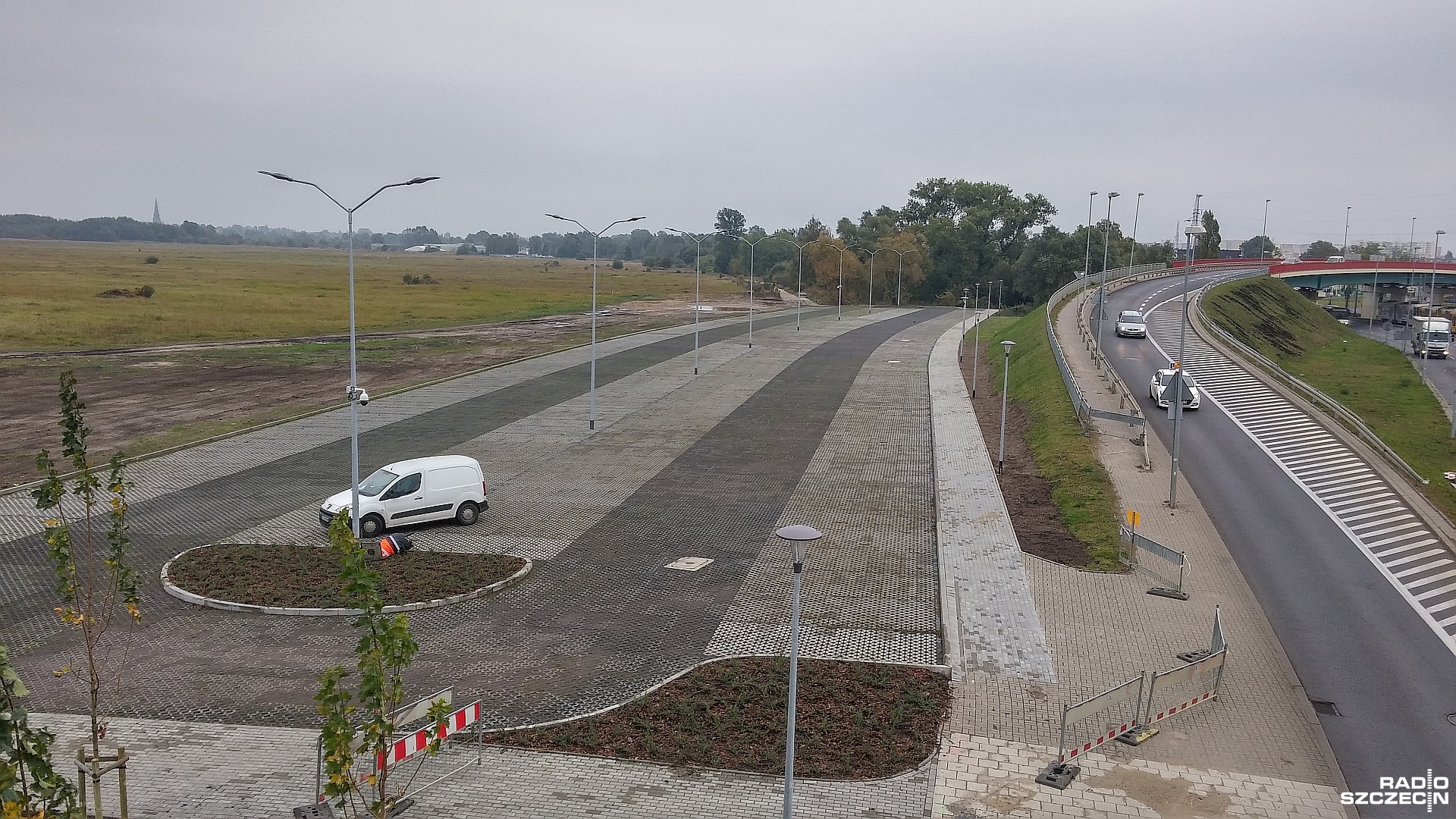 Parking typu parkride znajdujący się przy ulicy Eskadrowej w zamyśle miał spełniać funkcję miejsca, gdzie kierowcy zostawiają swoje auto w drodze do centrum Szczecina i przesiadają się do szybkiego tramwaju.