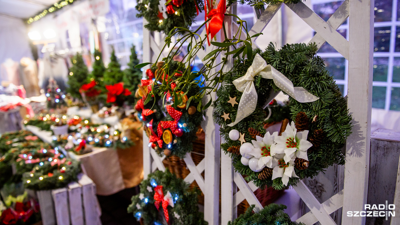 80 procent Szczecinian spędza święta tradycyjnie, w rodzinnym gronie. Wyższa Szkoła Humanistyczna specjalnie dla Radia Szczecin sporządziła raport o bożonarodzeniowych zwyczajach mieszkańców, a dyskutowali o nim goście programu Radio Szczecin na Wieczór.