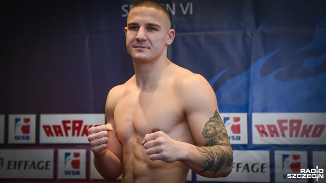 Arkadiusz Szwedowicz (kat. do 81 kg), zawodnik klubu BKS Skorpion Szczecin. Fot. Jarosław Gaszyński [Radio Szczecin] Dziś spojrzeli sobie prosto w oczy. W sobotę skrzyżują rękawice [ZDJĘCIA]