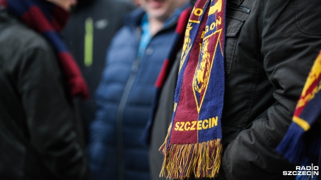 Demonstracja kibiców Pogoni pod Urzędem Miasta w sprawie stadionu w Szczecinie. Fot. Konrad Nowak [Radio Szczecin] Zbigniew Boniek: Prezydent Krzystek jest twardy. Trzeba go przekonać argumentami [WIDEO, DUŻO ZDJĘĆ]