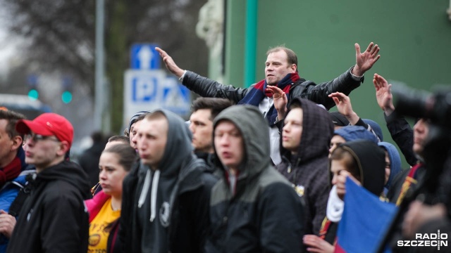 Demonstracja kibiców Pogoni pod Urzędem Miasta w sprawie stadionu w Szczecinie. Fot. Konrad Nowak [Radio Szczecin] Zbigniew Boniek: Prezydent Krzystek jest twardy. Trzeba go przekonać argumentami [WIDEO, DUŻO ZDJĘĆ]