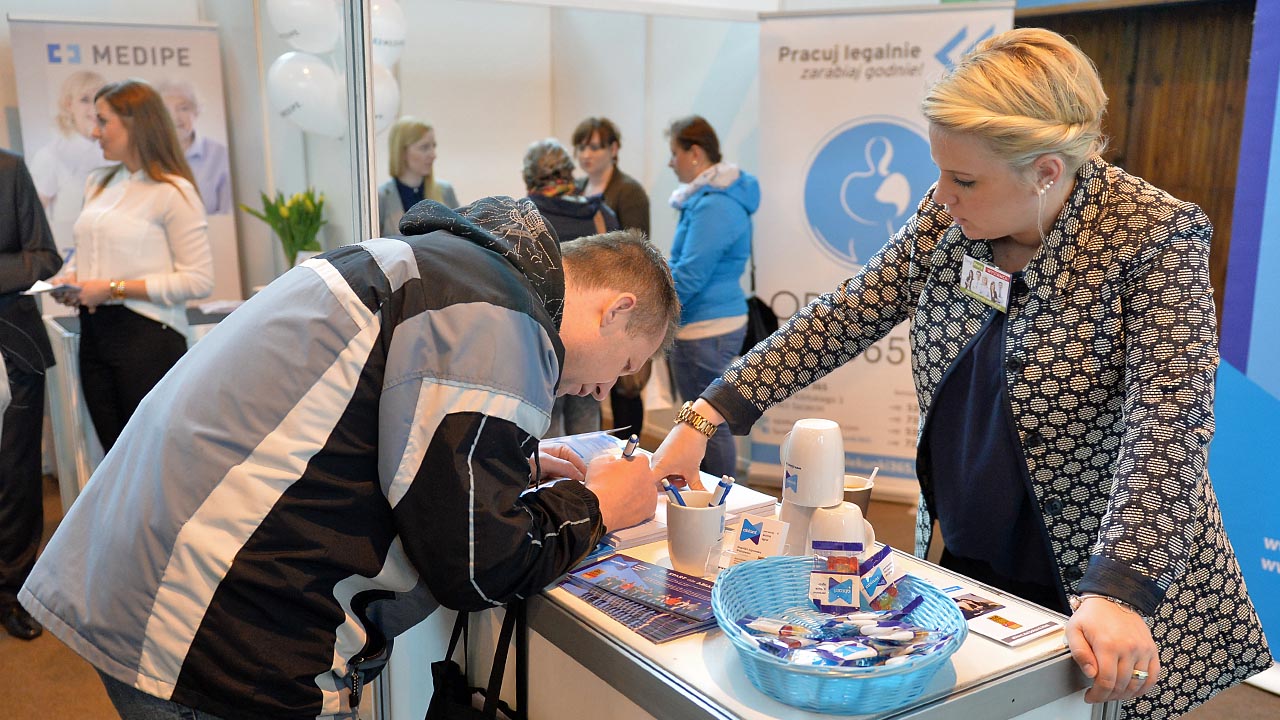 Pracodawca będzie musiał zawrzeć na piśmie umowę albo potwierdzić jej warunki jeszcze przed rozpoczęciem pracy nowego pracownika.