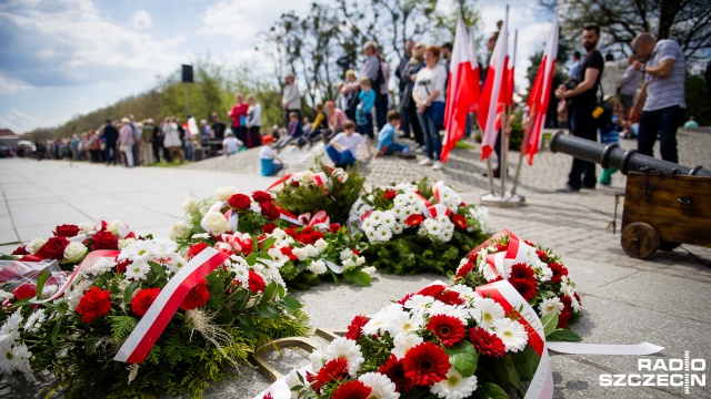 "Warto walczyć o ideały". Szczecin upamiętnia rocznicę Konstytucję 3 Maja. Fot. Konrad Nowak [Radio Szczecin] "Warto walczyć o ideały". Szczecin upamiętnił Konstytucję 3 Maja [DUŻO ZDJĘĆ]