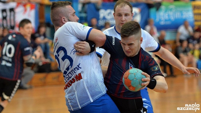 Piłkarze ręczni Pogoni Szczecin Handball przegrali w piątek u siebie ze Stalą Mielec 27:30 i będą walczyć w barażach o utrzymanie w Superlidze. Fot. Łukasz Szełemej [Radio Szczecin] Ręczni z Pogoni muszą bronić Superligi w barażach [ZDJĘCIA]