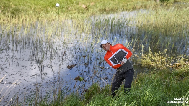 Blisko 80 golfistów - amatorów i profesjonalistów - brało udział w pierwszym turnieju Floating Garden Szczecin Open. Fot. Jarosław Gaszyński [Radio Szczecin] Amatorzy i profesjonaliści na polu golfowym w Binowie [ZDJĘCIA]