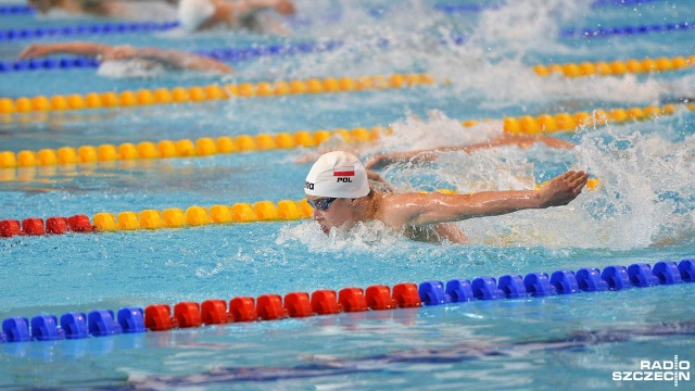 Mistrzostwa Polski w pływaniu na basenie Floating Arena. Fot. Łukasz Szełemej [Radio Szczecin] Złoto i przepustka na olimpiadę Mateusza Sawrymowicza [ZDJĘCIA]