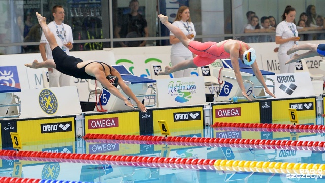 Mistrzostwa Polski w pływaniu na basenie Floating Arena. Fot. Łukasz Szełemej [Radio Szczecin] Złoto i przepustka na olimpiadę Mateusza Sawrymowicza [ZDJĘCIA]