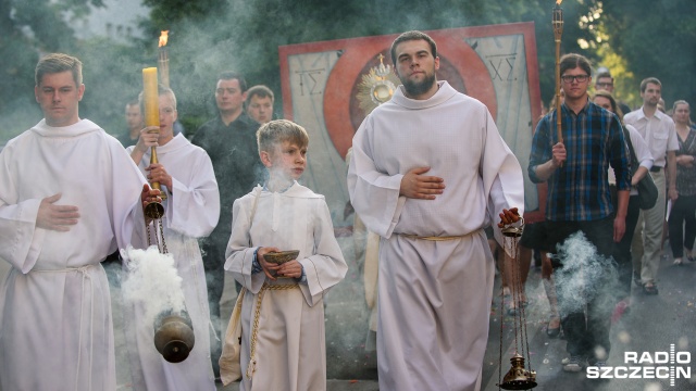 Pierwsza akademicka procesja w Szczecinie. Fot. Konrad Nowak [Radio Szczecin] Studencka procesja u dominikanów [ZDJĘCIA]