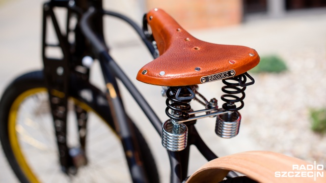 Szczecińska fundacja Projekt353 zaprezentowała legendarny rower marki Stoewer. Fot. Konrad Nowak [Radio Szczecin] Rower marki Stoewer zaprezentowany. Cacko [WIDEO, ZDJĘCIA]