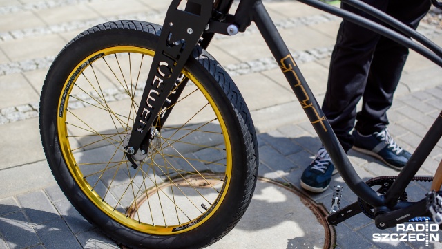Szczecińska fundacja Projekt353 zaprezentowała legendarny rower marki Stoewer. Fot. Konrad Nowak [Radio Szczecin] Rower marki Stoewer zaprezentowany. Cacko [WIDEO, ZDJĘCIA]