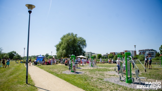 Dzień Pszczoły w Szczecinie. Fot. Konrad Nowak [Radio Szczecin] Piknik nad jeziorkiem Słonecznym. W roli głównej: pszczoła [WIDEO, ZDJĘCIA]