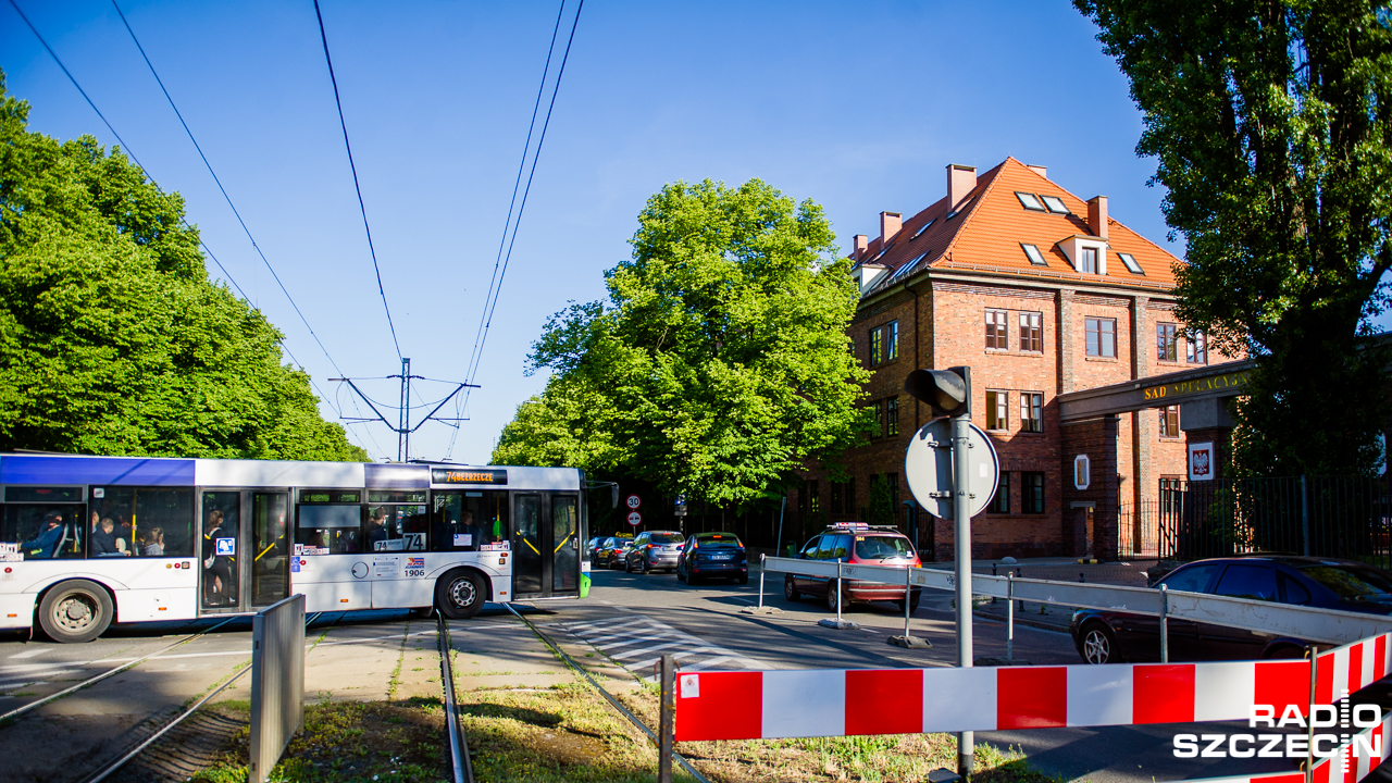 Korki na Mickiewicza przed skrzyżowaniem z ulicą Wernyhory, na Wernyhory w kierunku Klonowica i na ulicy Taczaka przed skrzyżowaniem z Łukasińskiego.