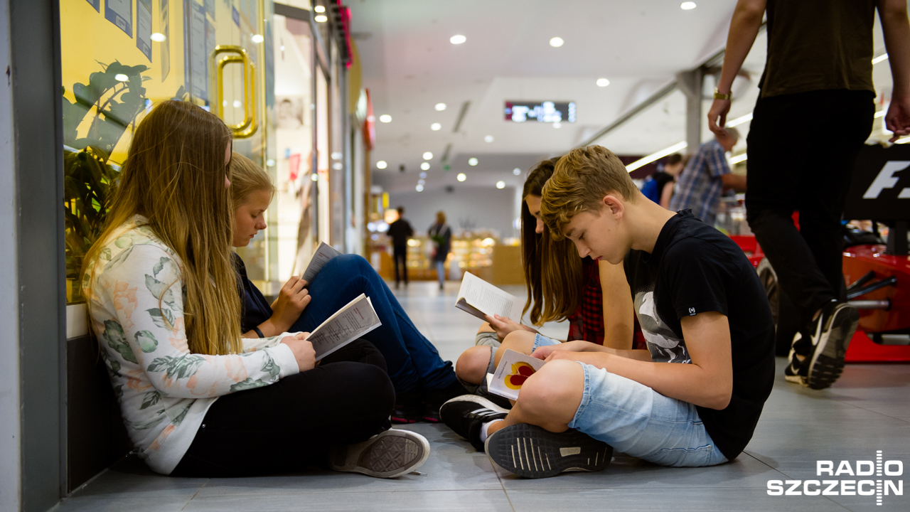 Proponowany przez ministerstwo edukacji kanon lektur dla klas 4-8 nie zachęci uczniów do czytania - tak zgodnie stwierdzili eksperci, goście programu Radio Szczecin na Wieczór.