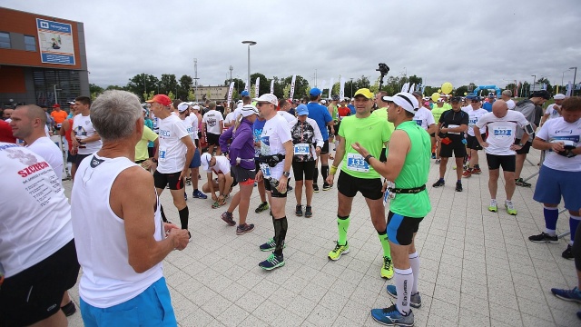 2. PZU Maraton Szczeciński. Fot. Jakub Lisowski [Radio Szczecin] Paweł Kosek i Ewa Huryń wygrali 2. PZU Maraton Szczeciński [WIDEO, ZDJĘCIA]