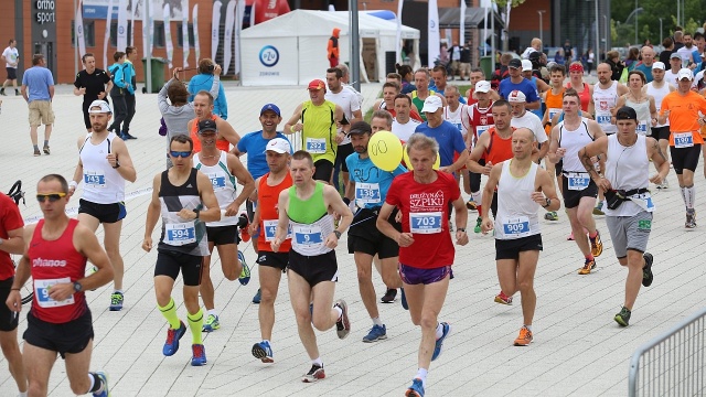 2. PZU Maraton Szczeciński. Fot. Jakub Lisowski [Radio Szczecin] Paweł Kosek i Ewa Huryń wygrali 2. PZU Maraton Szczeciński [WIDEO, ZDJĘCIA]