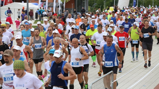 2. PZU Maraton Szczeciński. Fot. Jakub Lisowski [Radio Szczecin] Paweł Kosek i Ewa Huryń wygrali 2. PZU Maraton Szczeciński [WIDEO, ZDJĘCIA]