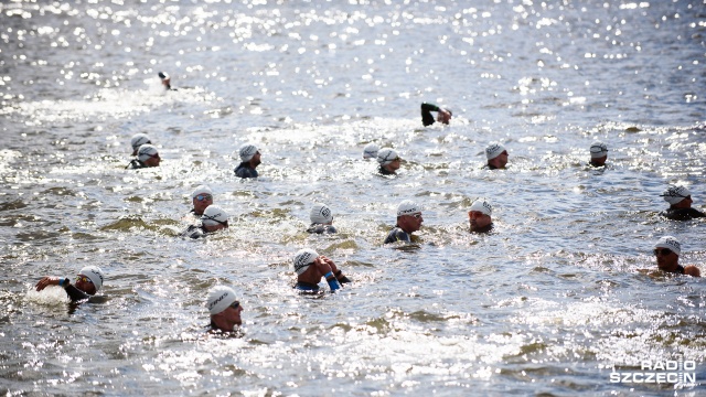 Tegoroczny Triathlon Szczecin jest największym w trzyletniej historii organizacji zawodów z cyklu Enea Triathlon Tour w stolicy Pomorza Zachodniego. Fot. Konrad Nowak [Radio Szczecin] Tylko dla twardzieli. Zwycięzcy triathlonu w Szczecinie [WIDEO, ZDJĘCIA]