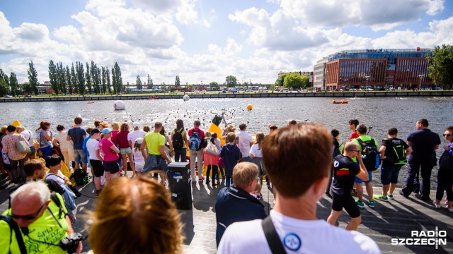 Tegoroczny Triathlon Szczecin jest największym w trzyletniej historii organizacji zawodów z cyklu Enea Triathlon Tour w stolicy Pomorza Zachodniego. Fot. Konrad Nowak [Radio Szczecin] Tylko dla twardzieli. Zwycięzcy triathlonu w Szczecinie [WIDEO, ZDJĘCIA]