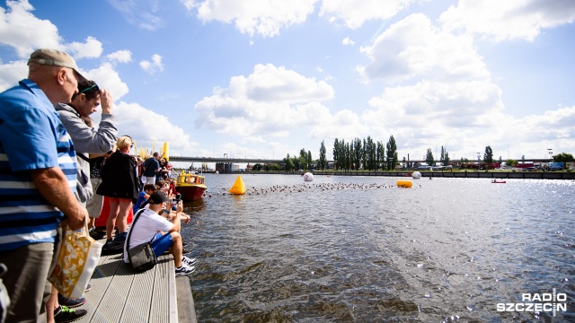 Tegoroczny Triathlon Szczecin jest największym w trzyletniej historii organizacji zawodów z cyklu Enea Triathlon Tour w stolicy Pomorza Zachodniego. Fot. Konrad Nowak [Radio Szczecin] Tylko dla twardzieli. Zwycięzcy triathlonu w Szczecinie [WIDEO, ZDJĘCIA]