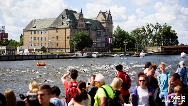 Tegoroczny Triathlon Szczecin jest największym w trzyletniej historii organizacji zawodów z cyklu Enea Triathlon Tour w stolicy Pomorza Zachodniego. Fot. Konrad Nowak [Radio Szczecin] Tylko dla twardzieli. Zwycięzcy triathlonu w Szczecinie [WIDEO, ZDJĘCIA]