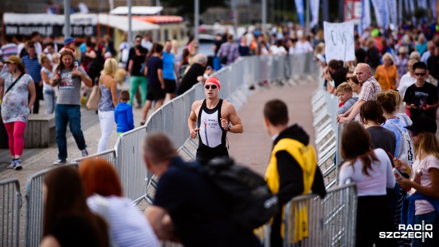 Tegoroczny Triathlon Szczecin jest największym w trzyletniej historii organizacji zawodów z cyklu Enea Triathlon Tour w stolicy Pomorza Zachodniego. Fot. Konrad Nowak [Radio Szczecin] Tylko dla twardzieli. Zwycięzcy triathlonu w Szczecinie [WIDEO, ZDJĘCIA]