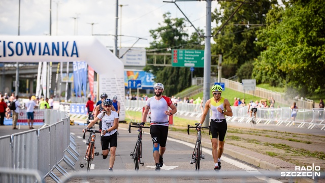 Tegoroczny Triathlon Szczecin jest największym w trzyletniej historii organizacji zawodów z cyklu Enea Triathlon Tour w stolicy Pomorza Zachodniego. Fot. Konrad Nowak [Radio Szczecin] Tylko dla twardzieli. Zwycięzcy triathlonu w Szczecinie [WIDEO, ZDJĘCIA]