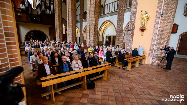 Uroczysta msza ku pamięci poległych w rzezi na Wołyniu i Kresach Południowo-Wschodnich w 1943 r. Fot. Konrad Nowak [Radio Szczecin] Szczecińskie obchody rocznicowe rzezi wołyńskiej [WIDEO, ZDJĘCIA]