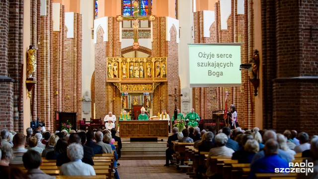 Uroczysta msza ku pamięci poległych w rzezi na Wołyniu i Kresach Południowo-Wschodnich w 1943 r. Fot. Konrad Nowak [Radio Szczecin] Szczecińskie obchody rocznicowe rzezi wołyńskiej [WIDEO, ZDJĘCIA]