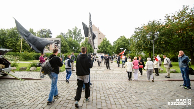 Marsz ku pamięci poległych w rzezi na Wołyniu i Kresach Południowo-Wschodnich w 1943 r. Fot. Konrad Nowak [Radio Szczecin] Szczecińskie obchody rocznicowe rzezi wołyńskiej [WIDEO, ZDJĘCIA]