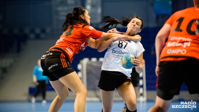 Porażka szczecińskich szczypiornistek na inaugurację Baltica Summer Cup w Szczecinie. Piłkarki Pogoni przegrały z Zagłębiem Lubin 27:28. Fot. Konrad Nowak [Radio Szczecin] Baltica sprawdza formę w Szczecinie. Z Zagłębiem nie poszło [ZDJĘCIA]