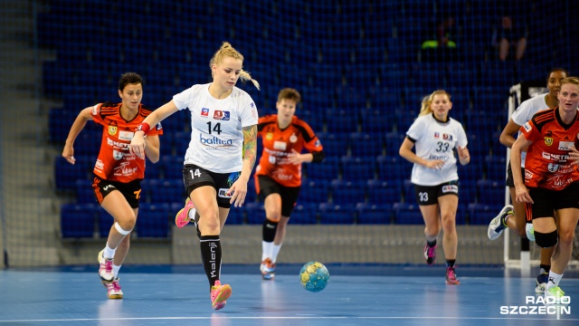 Porażka szczecińskich szczypiornistek na inaugurację Baltica Summer Cup w Szczecinie. Piłkarki Pogoni przegrały z Zagłębiem Lubin 27:28. Fot. Konrad Nowak [Radio Szczecin] Baltica sprawdza formę w Szczecinie. Z Zagłębiem nie poszło [ZDJĘCIA]