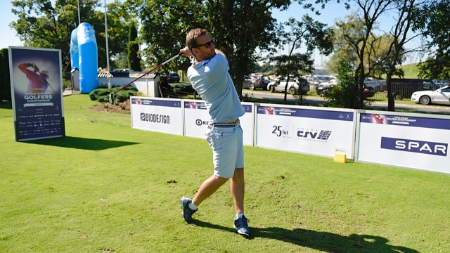 Turniej World Amateur Golfers Championship na zachodniopomorskich polach potrwa do soboty. Bierze w nim udział 232 zawodników. Na zdj. Mateusz Kusznierewicz. Fot. Jarosław Gaszyński [Radio Szczecin] Gąsowski wjechał do bunkra. "Zacząłem wołać o pomoc" [ZDJĘCIA]