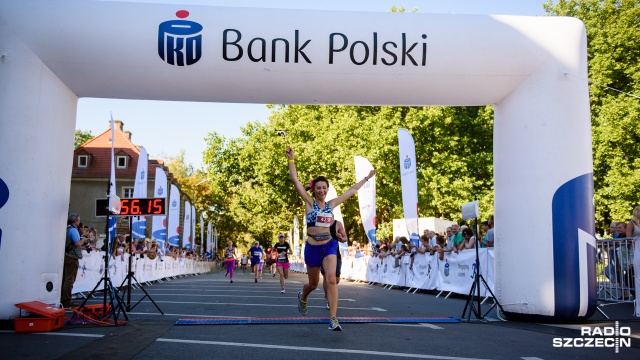 Półmaraton Szczeciński. Fot. Konrad Nowak [Radio Szczecin] Tysiące biegaczy w Szczecinie. Rekordowy półmaraton [WIDEO, DUŻO ZDJĘĆ]