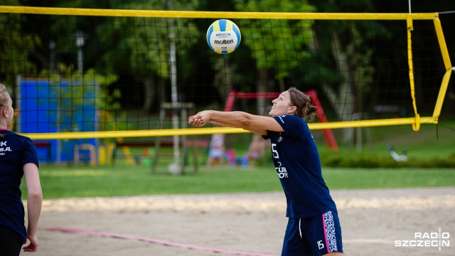 Plażowy trening Chemika Police. Fot. Konrad Nowak [Radio Szczecin] Nietypowy trening mistrzyń Polski [ZDJĘCIA]