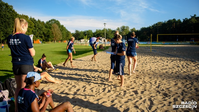 Plażowy trening Chemika Police. Fot. Konrad Nowak [Radio Szczecin] Nietypowy trening mistrzyń Polski [ZDJĘCIA]