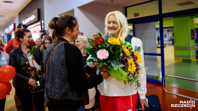 Powitanie mistrzyni olimpijskiej Ewy Durskiej. Fot. Konrad Nowak [Radio Szczecin] Mistrzyni olimpijska z Nowogardu jest już w domu [WIDEO, ZDJĘCIA]