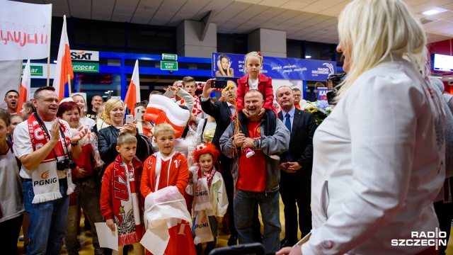 Powitanie mistrzyni olimpijskiej Ewy Durskiej. Fot. Konrad Nowak [Radio Szczecin] Mistrzyni olimpijska z Nowogardu jest już w domu [WIDEO, ZDJĘCIA]